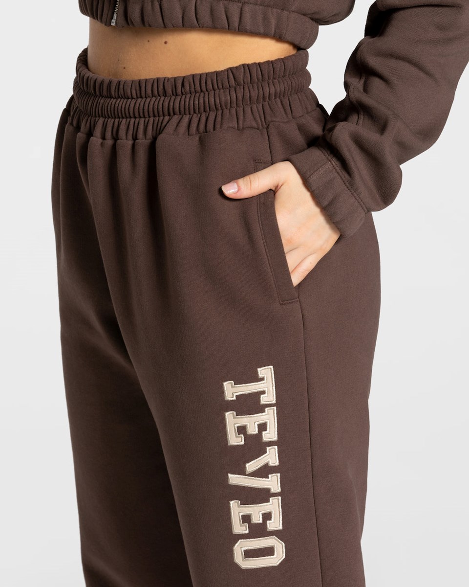 TEVEO College Oversized Jogger Dunkelbraun | 387510VUB