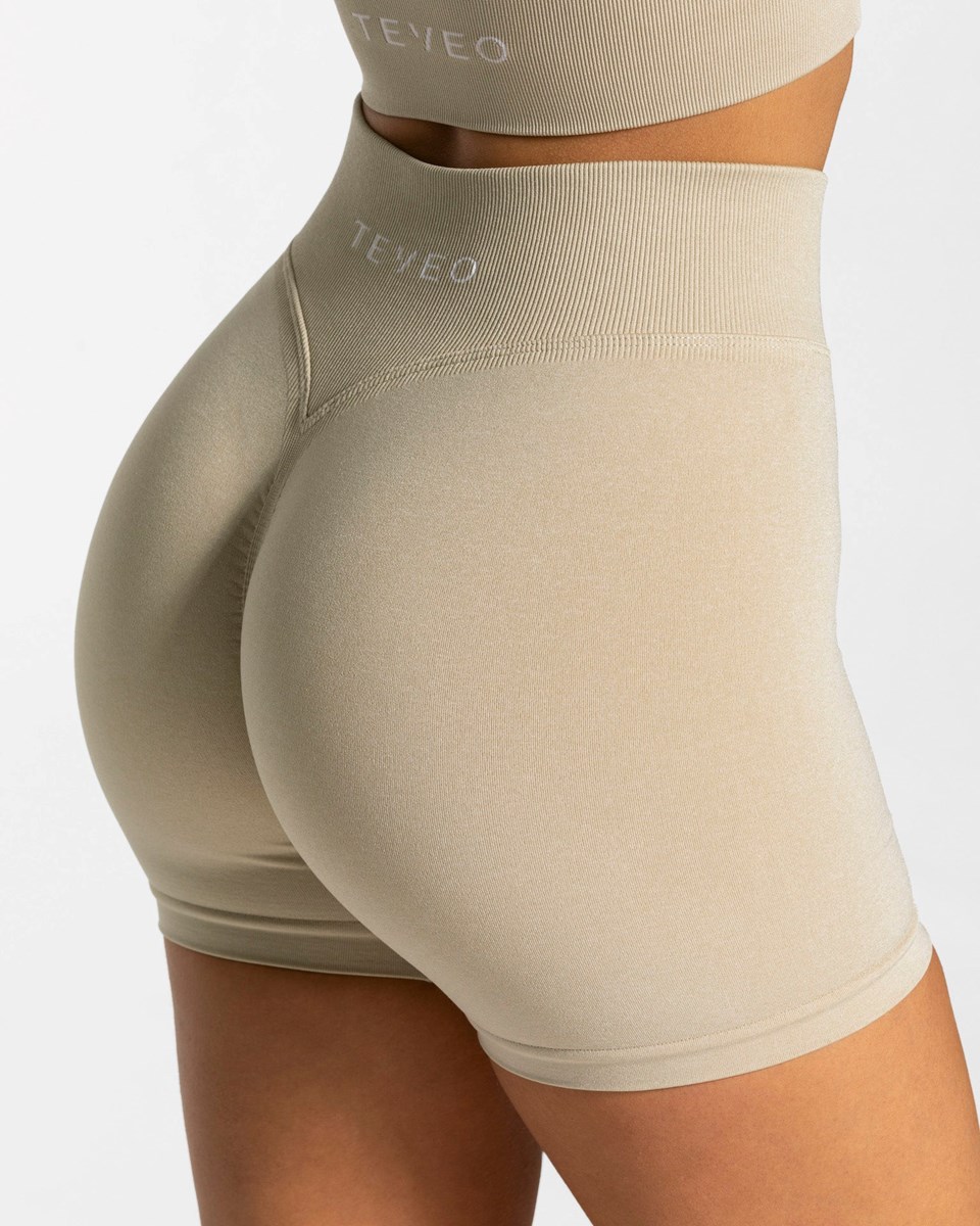 TEVEO Statement Scrunch Shorts Sand | 140286NCM